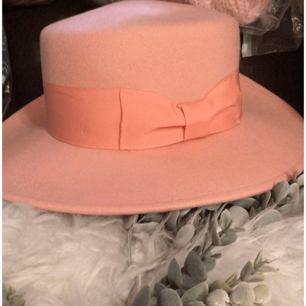 NEW! Rare Wyeth coral wool boater